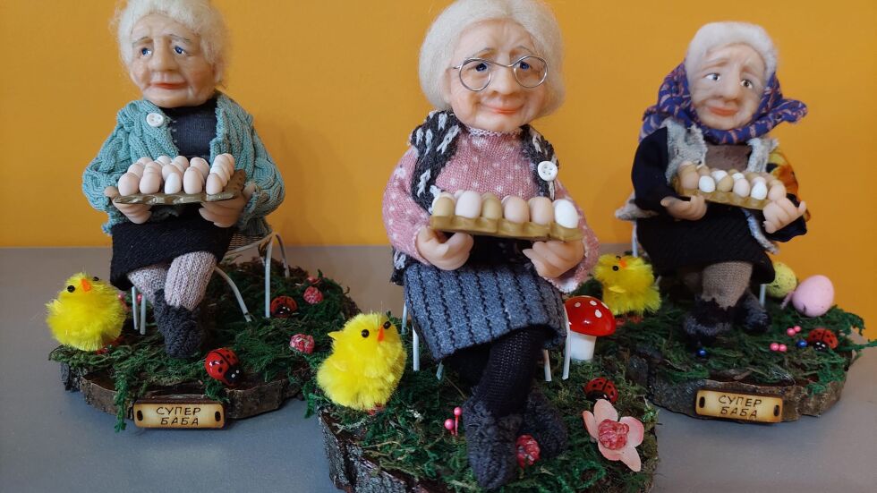 На всяка баба - кора яйца! Уникални фигурки изработва жена за Великден