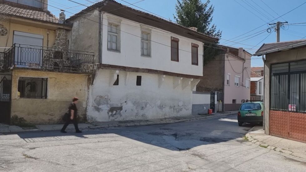 Разруха: Наследниците на Димитър Талев с призив държавата да купи къщата му в Прилеп