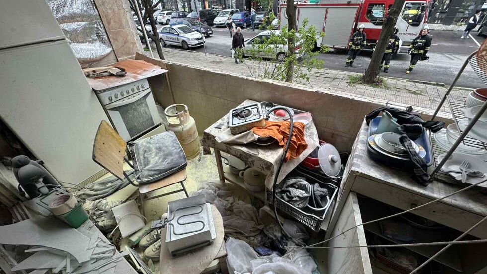 Газова бутилка се взриви в апартамент в Пловдив (СНИМКИ)