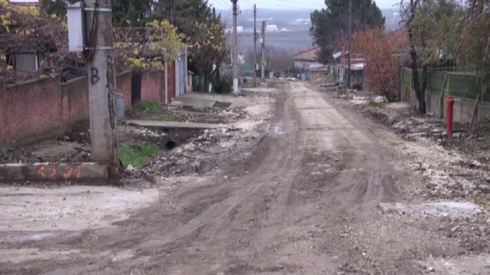 Протест срещу ремонт: Защо жители на село Айдемир не искат нова канализация?
