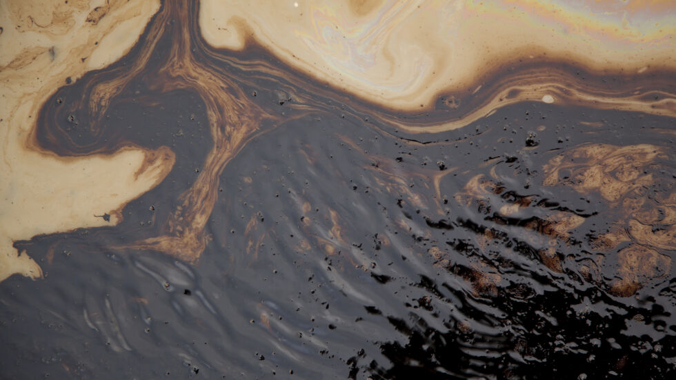 Голям петролен разлив в река в турския окръг Батман