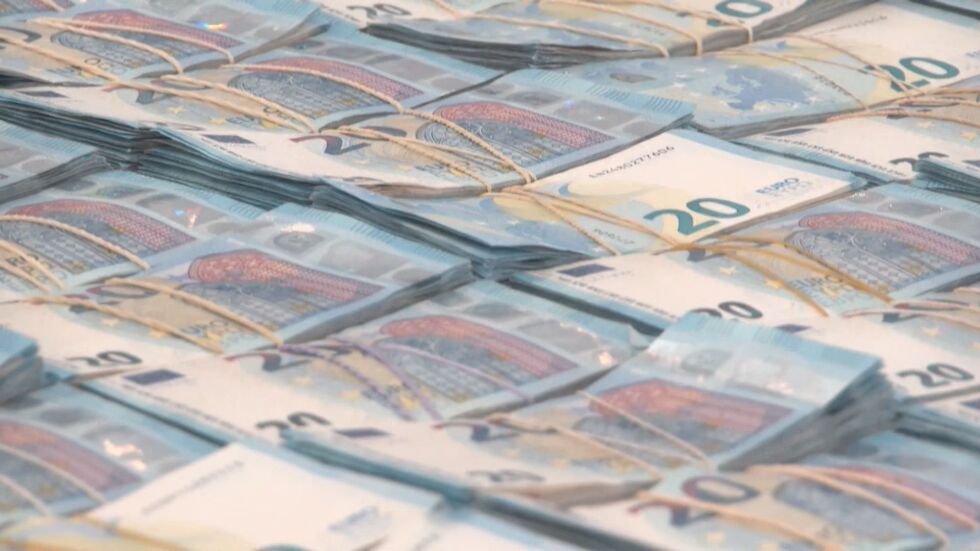 Митничари откриха над 1,5 млн. евро, скрити в кола (ВИДЕО)