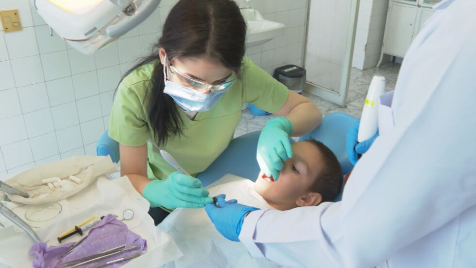 Усмивки срещу символични цени: Бъдещите стоматолози и техните пациенти
