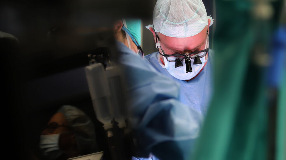 7 часа в операционната зала: Чернодробна трансплантация спаси живота на мъж в тежко състояние