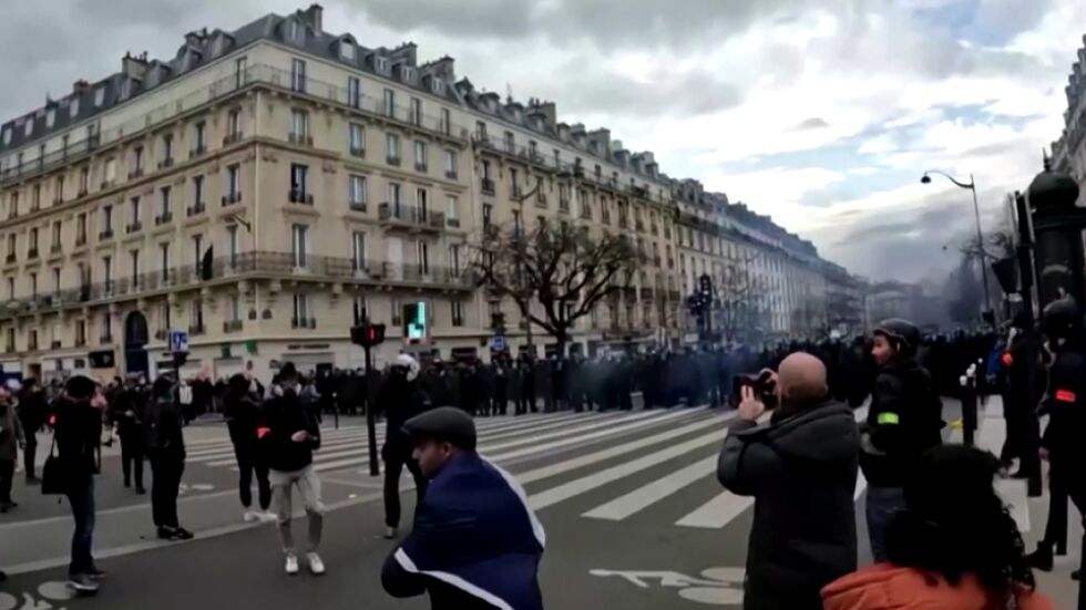 Отново сблъсъци между полиция и протестиращи във Франция