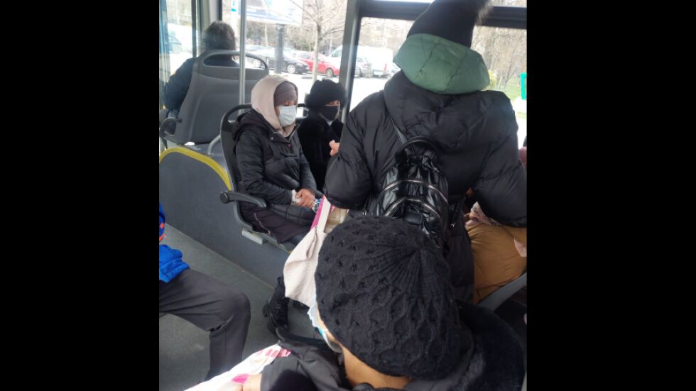 Зрителски сигнал: Джебчийки с маски се опитват да крадат в градския транспорт в София