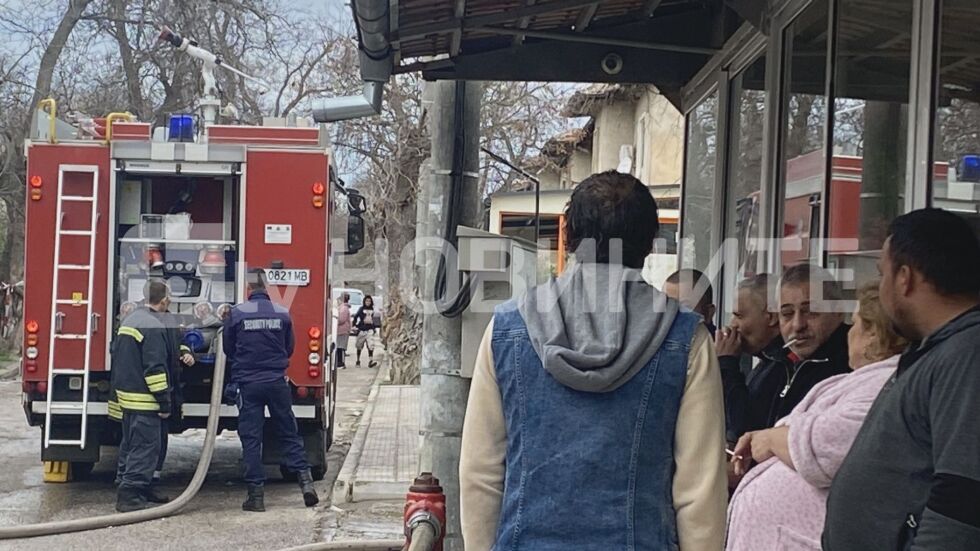 Пожар взе жертва и остави без дом 16 семейства в Димитровград (СНИМКИ)