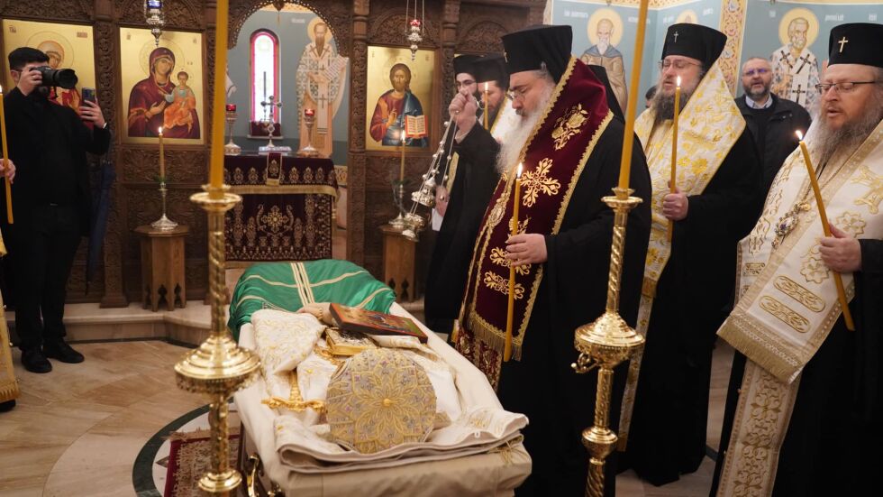Светият синод обяви кога ще са поклонението и погребението на патриарх Неофит