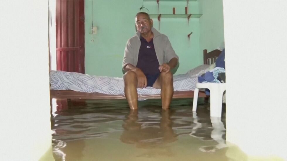 Проливни дъждове причиниха наводнения в Аржентина, един човек е загинал (ВИДЕО)