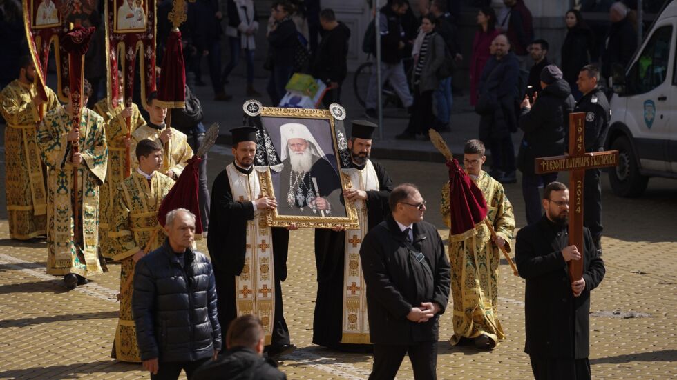 "Обединител": И властта се сбогува с патриарх Неофит 