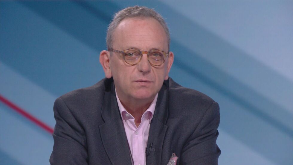  Стоянович: Царствеността в изпращането на патриарха учудва хладна Европа, а лафетът не е на Борис 