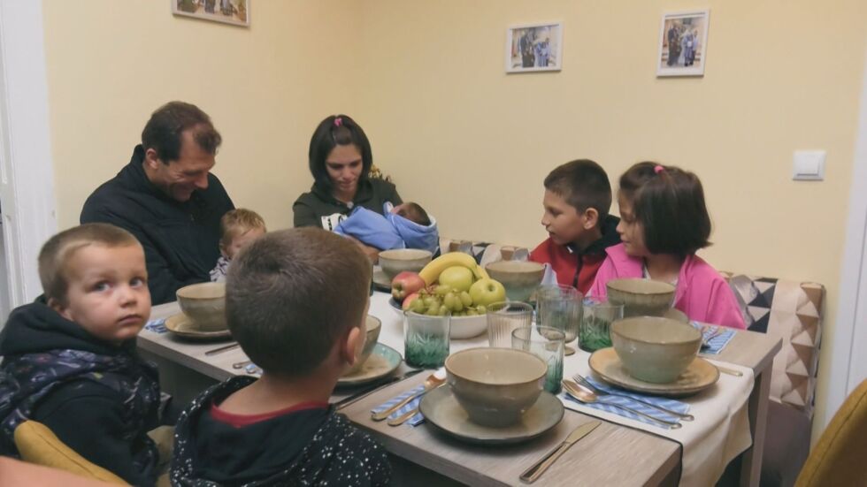„Бригада нов дом“: Кой помага на семейство с шест деца?