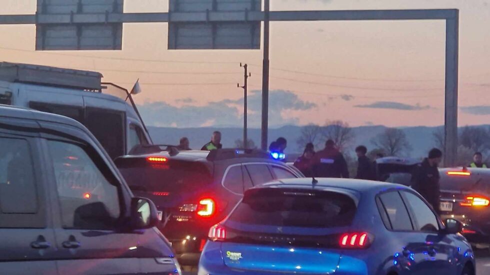 Гонка с мигранти и инцидент с кола: Голямо задръстане на Околовръстния път в София