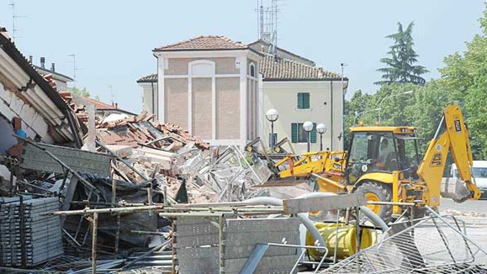 Шестима учени осъдени в Италия, защото не предсказали труса в Акуила