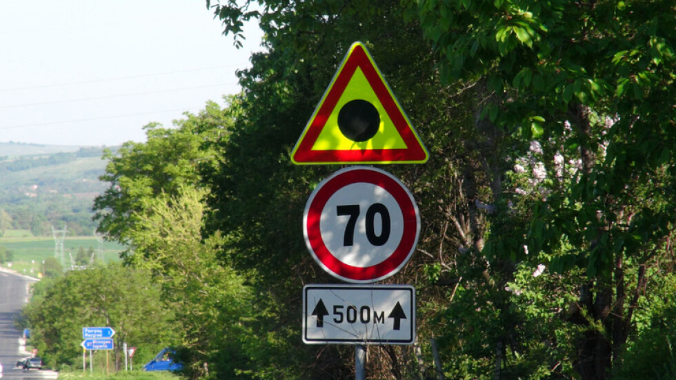 Нови знаци по пътищата до май 2016