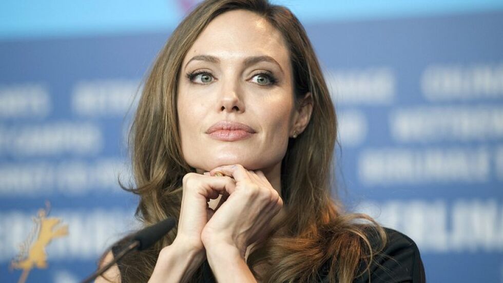 Анджелина Джоли отстрани и двете си гърди заради висок риск от рак