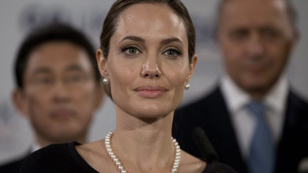 Анджелина Джоли има планове да отстрани и яйчниците си