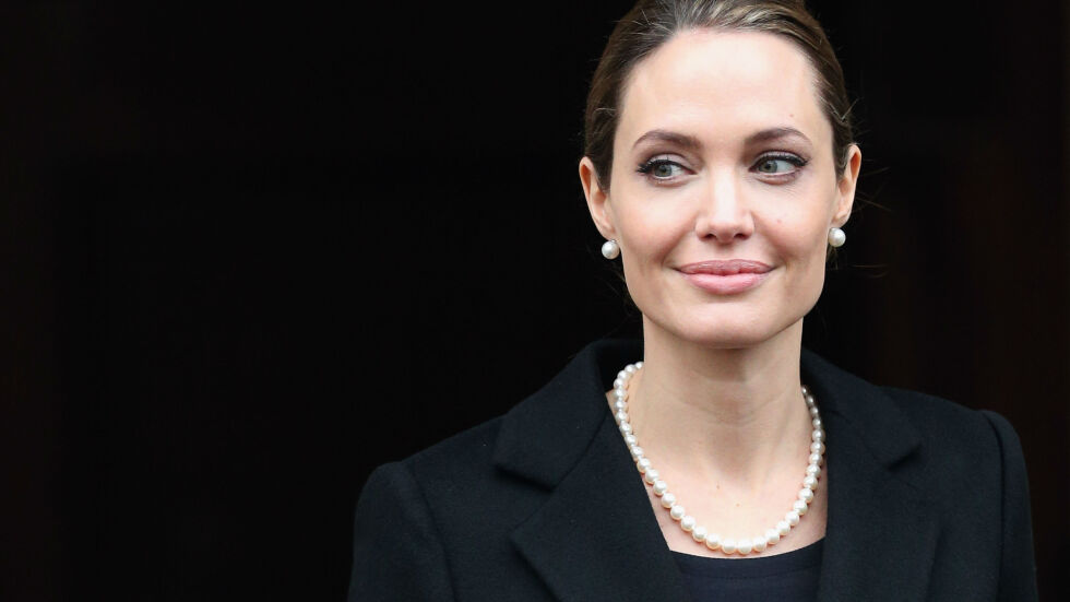 Анджелина Джоли си направи двойна мастектомия