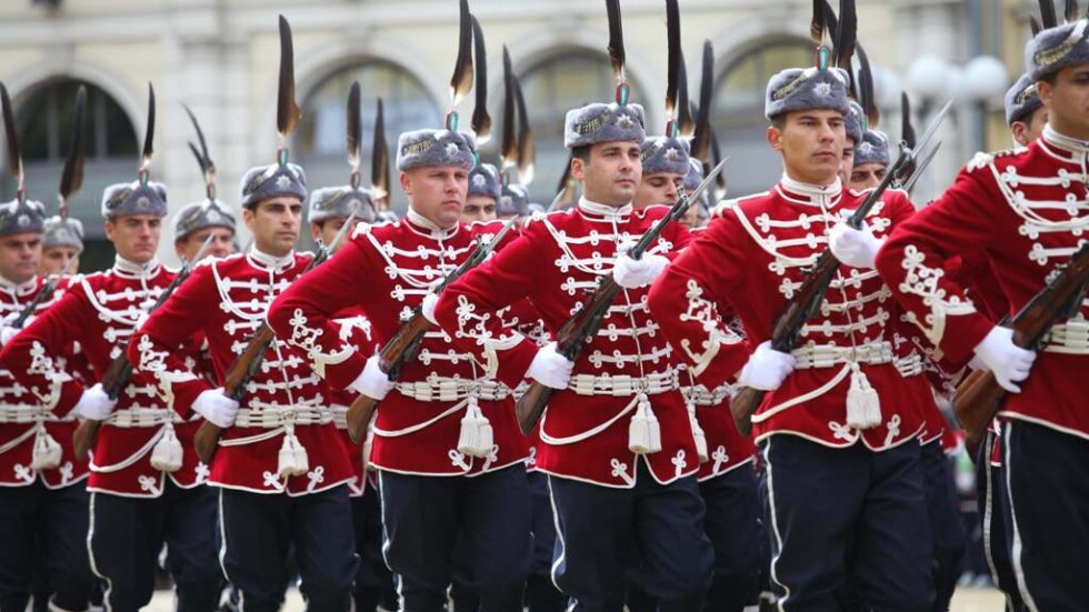 Над 1600 военнослужещи ще участват във военния парад за празника на Българската армия