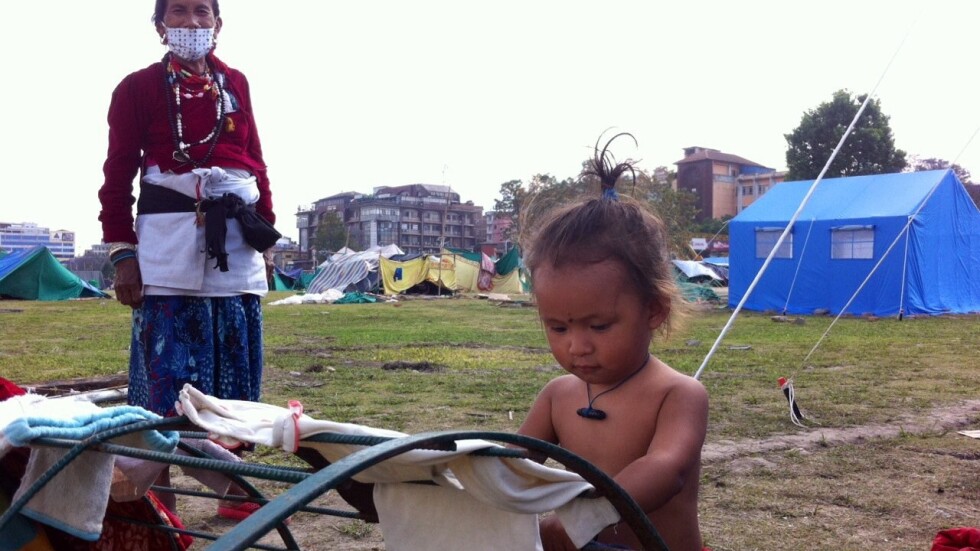 Невъзможният живот в Катманду осем дни след труса (СНИМКИ)