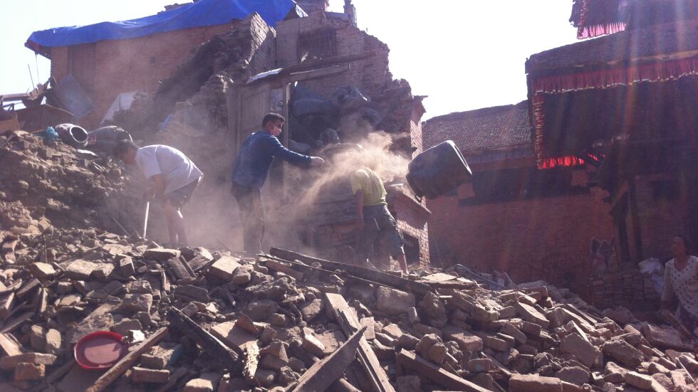 Трагедията на непалския трус се вижда извън Катманду