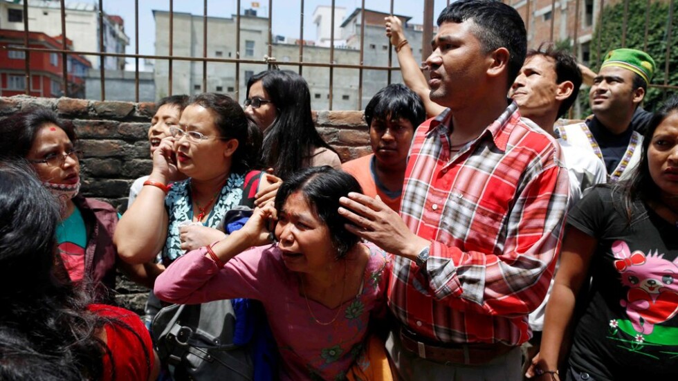 Трус със сила 7,3 удари Непал (СНИМКИ и ВИДЕО)