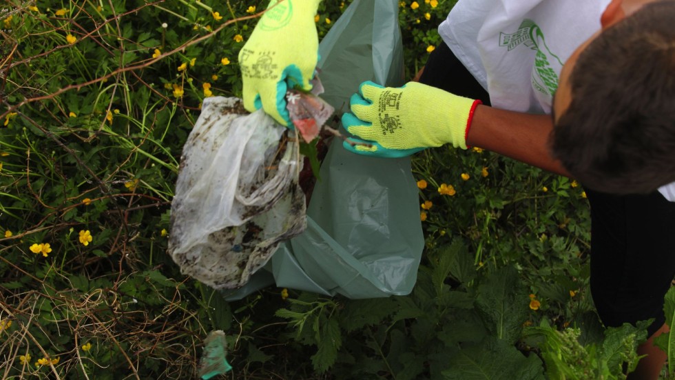 „Да изчистим България заедно”: Доброволци чистят на 3300 места в страната (ОБЗОР КЪМ 15:30)