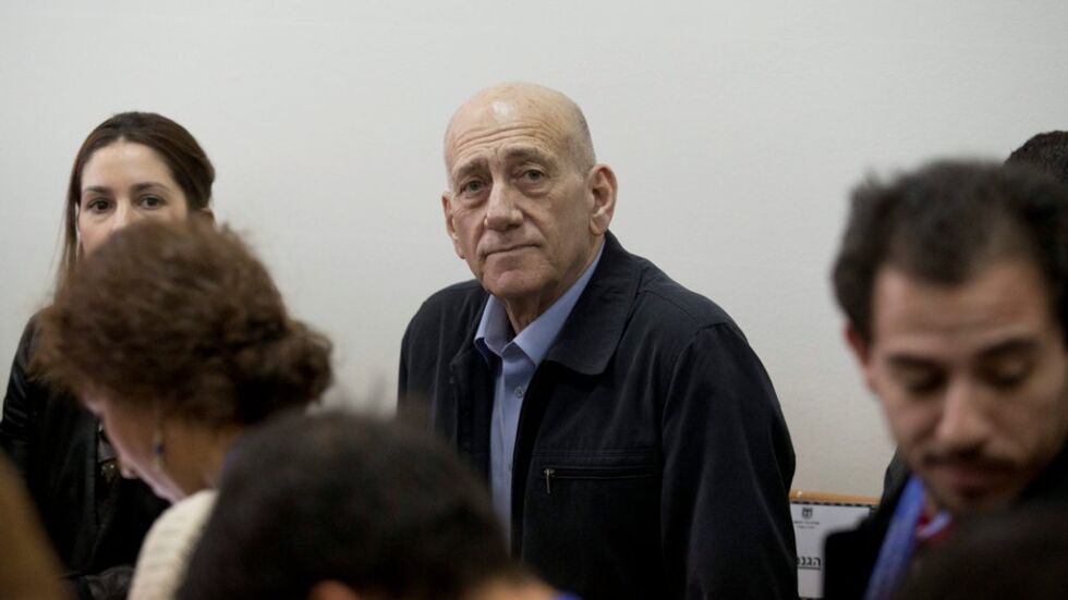 Ехуд Олмерт беше осъден на 8 месеца затвор заради корупция