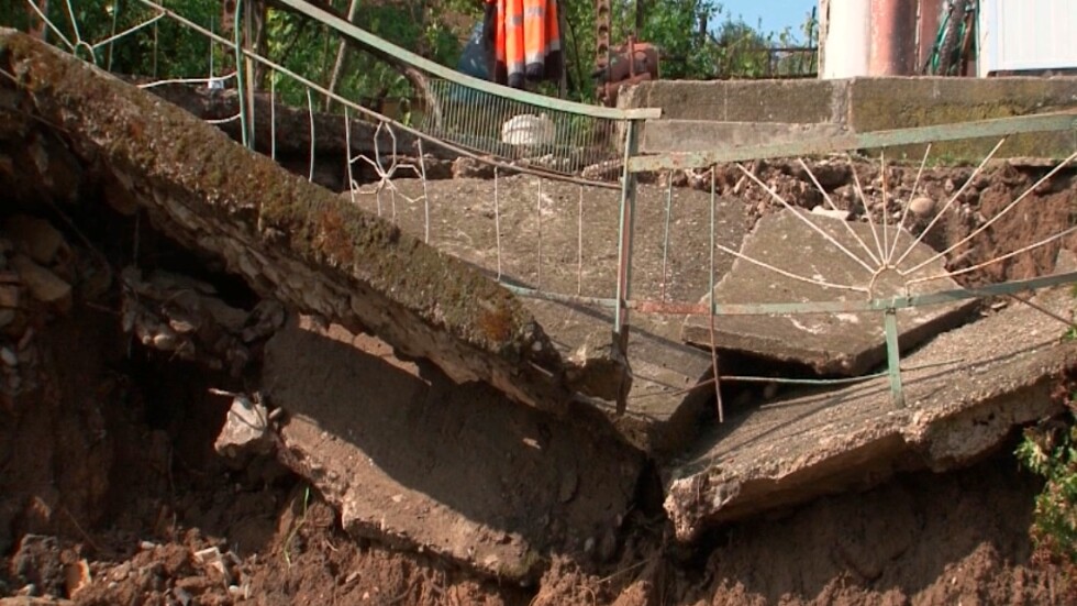 Жителите на Мездра винят общината за последното наводнение