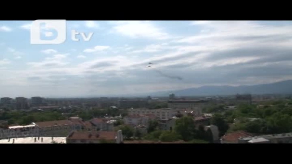 Изтребители и военни хеликоптери и над Пловдив (ВИДЕО)