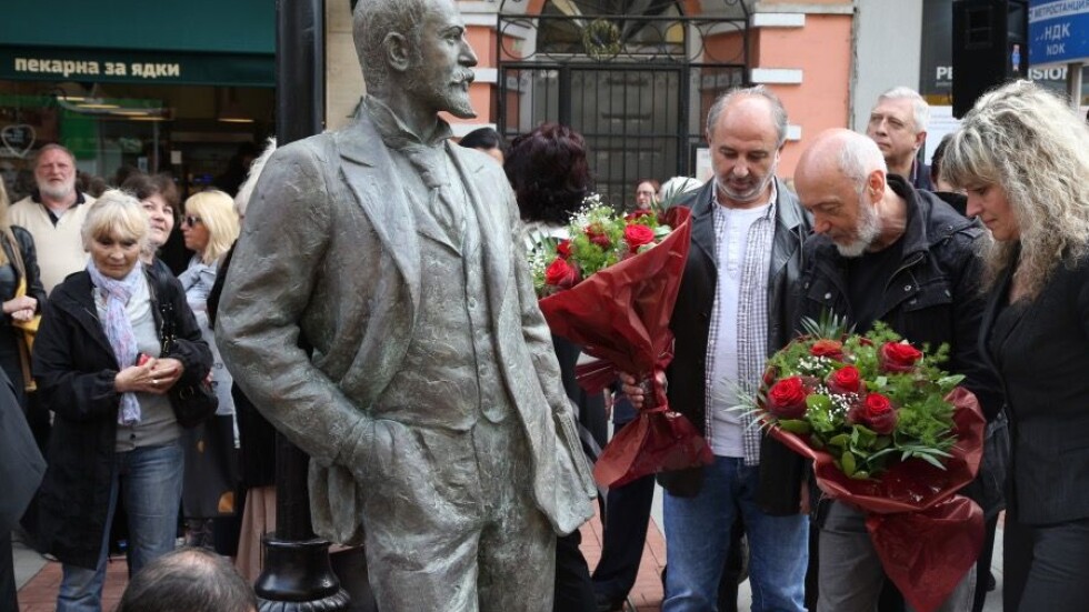 Откриха паметника на Алеко Константинов в столицата