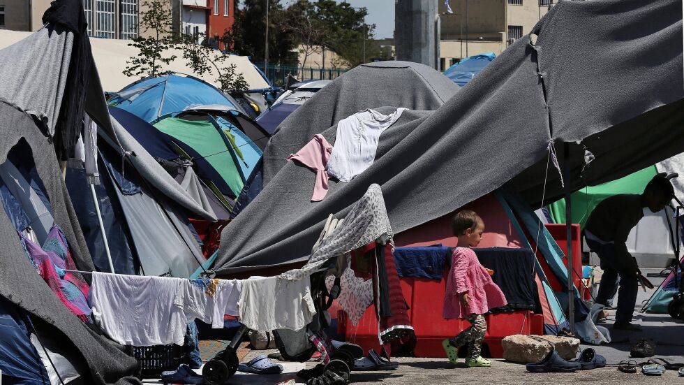 Броят на мигрантите в гръцките лагери отново надмина 20 000