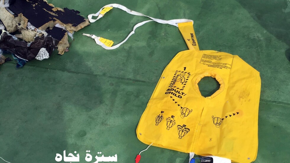 Египет публикува първите снимки на отломките от падналия самолет (СНИМКИ)