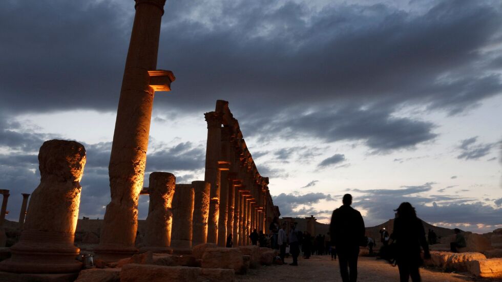 Откриха масов гроб с най-малко 65 тела в Палмира