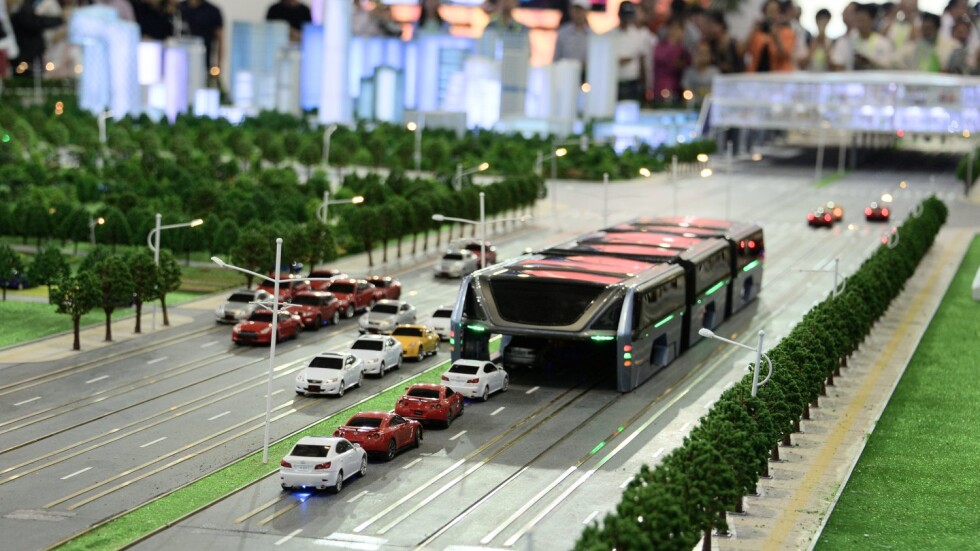Китайски подход: Огромен автобус ще се бори със задръстванията (ВИДЕО)