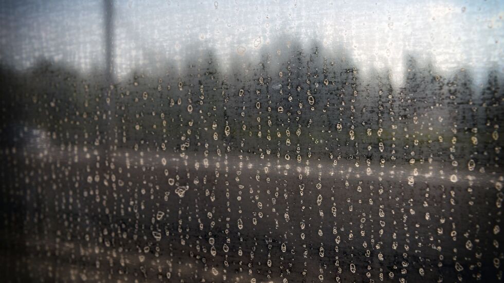Пороен дъжд затруднява движението на АМ „Тракия” край Стара Загора