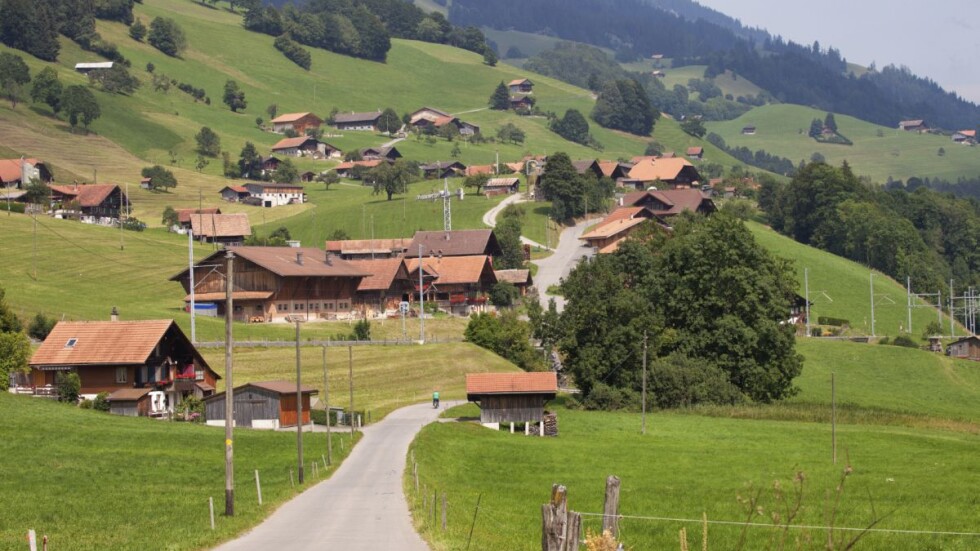 Швейцария премахва ограниченията за работа и установяване на българи