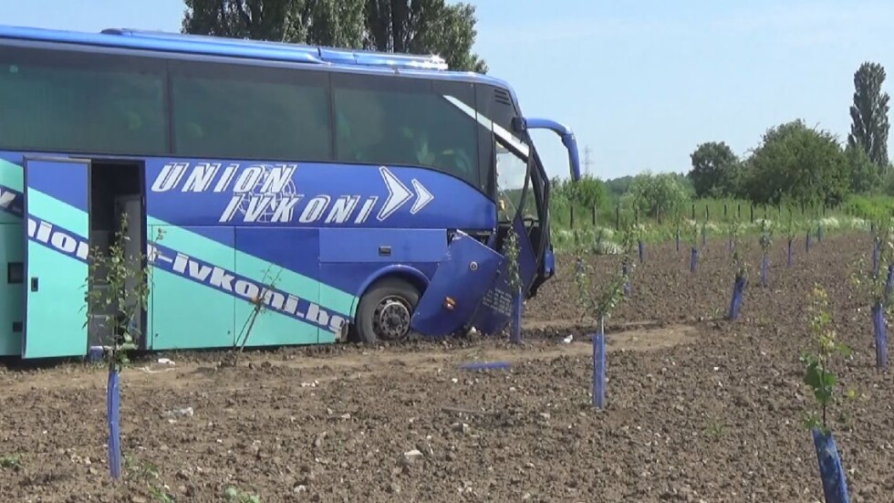 Шофьорът на катастрофиралия автобус: Елен изскочи на пътя 