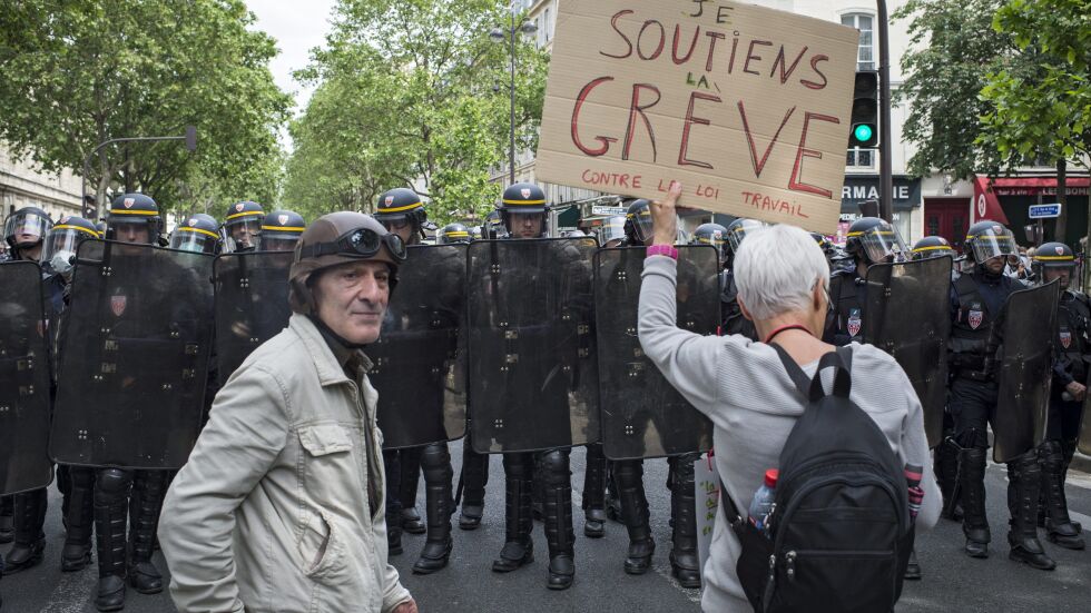 Френските профсъюзи започват стачки в транспорта 