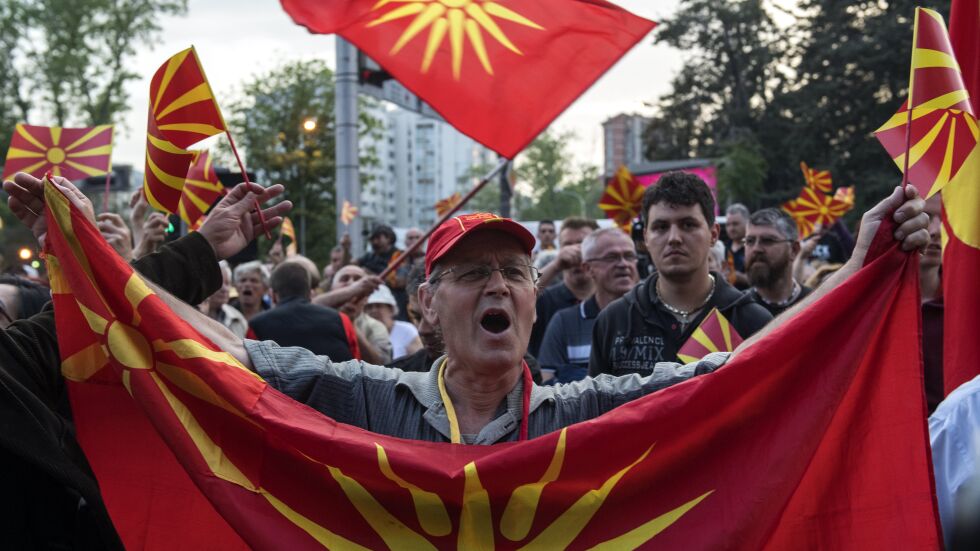 ВМРО-ДПМНЕ призова СДСМ да оттегли избрания за шеф на македонския парламент 