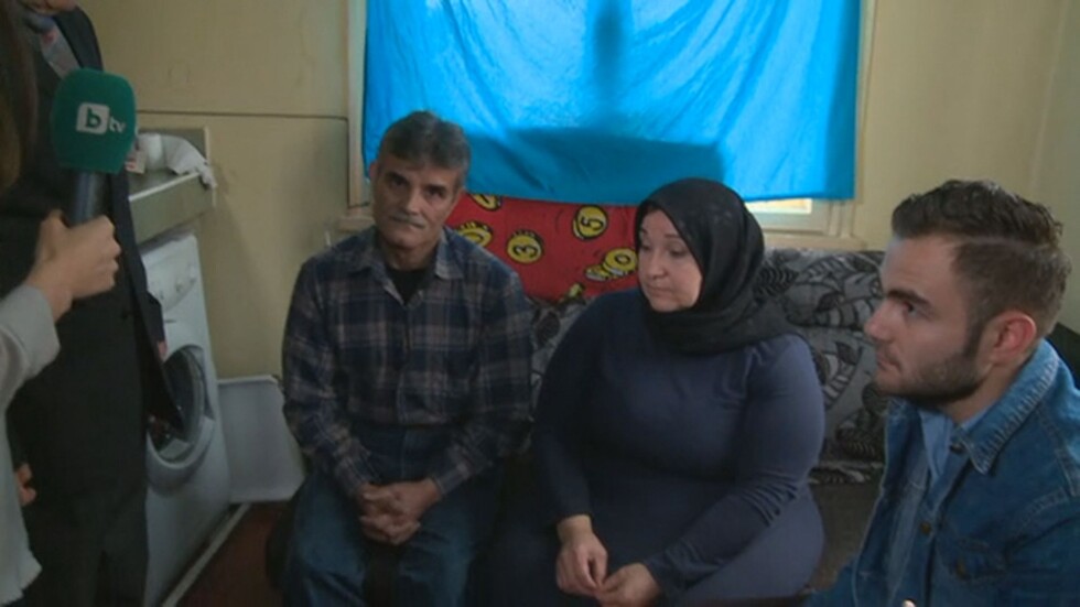 Сирийското семейство, което живее в Елин Пелин, все още няма лични документи