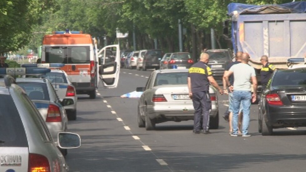 Кола блъсна и уби полицай в Пловдив