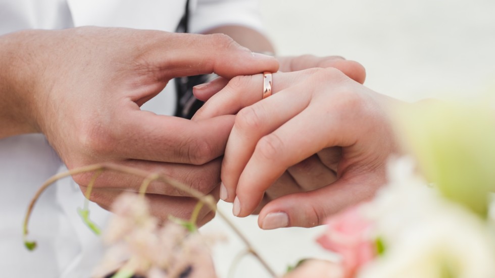 След карантина - сватба: Десетки двойки в Ухан искат да сключат брак