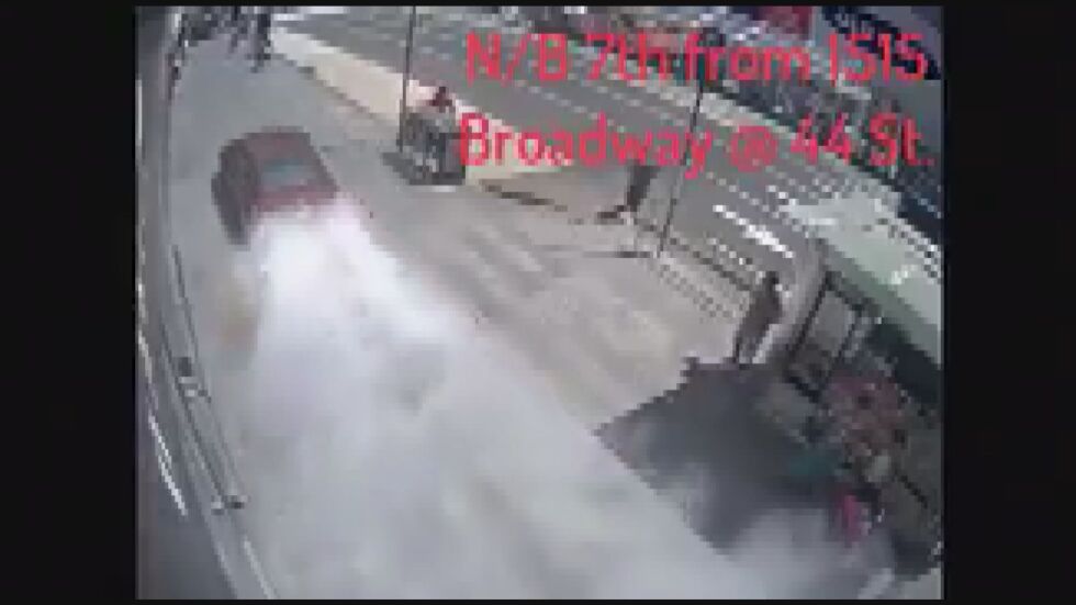 Видео от охранителни камери в Ню Йорк показва инцидента на „Таймс скуеър“