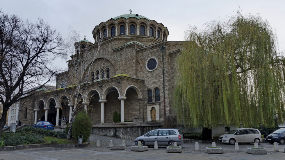 Само един български екип остава в конкурса за ремонт на площад "Света Неделя"