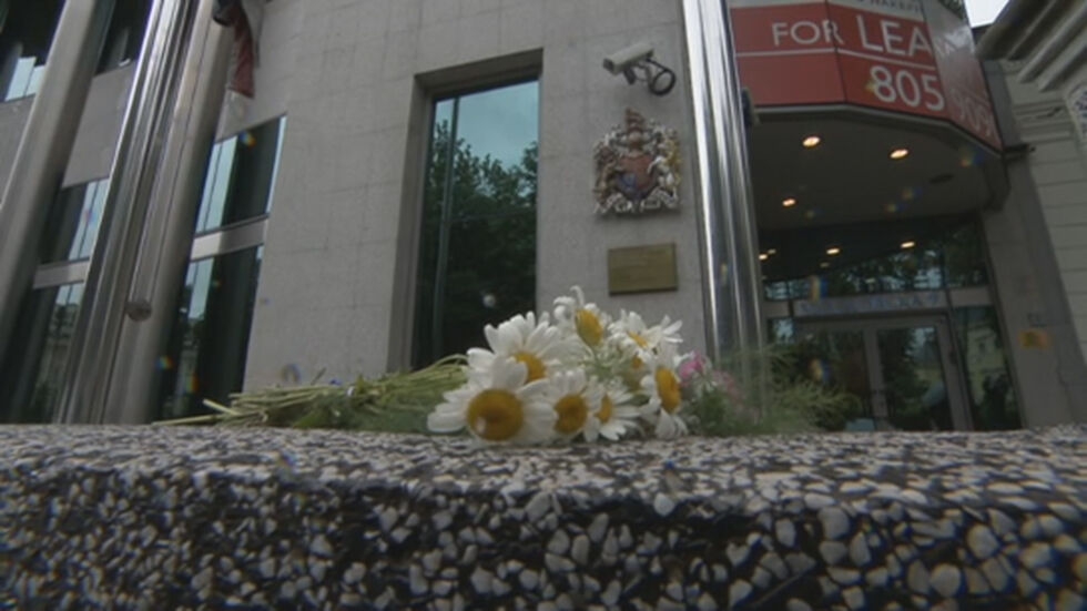 Дипломати изразиха почитта си в съболезнователна книга в британското посолство