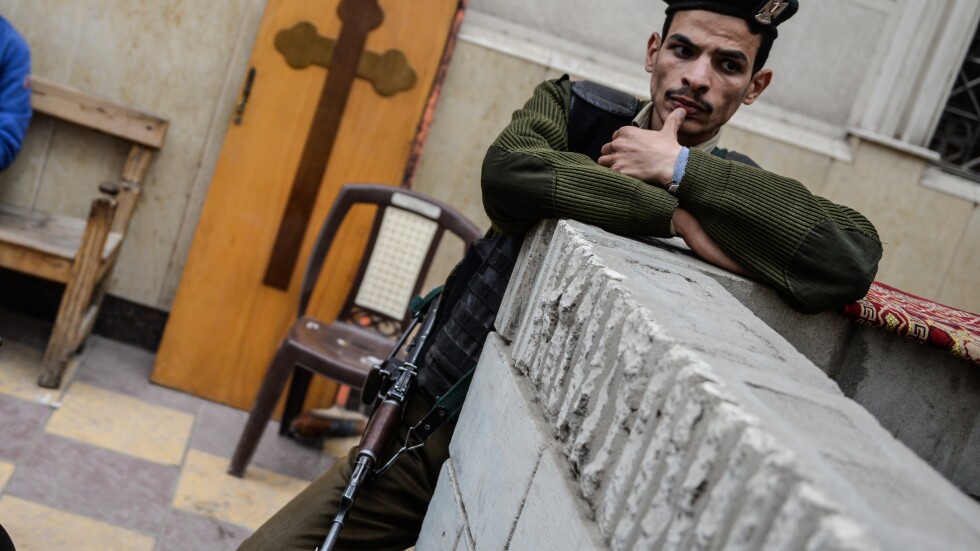 28 души бяха убити при стрелба по автобус с християни в Египет 