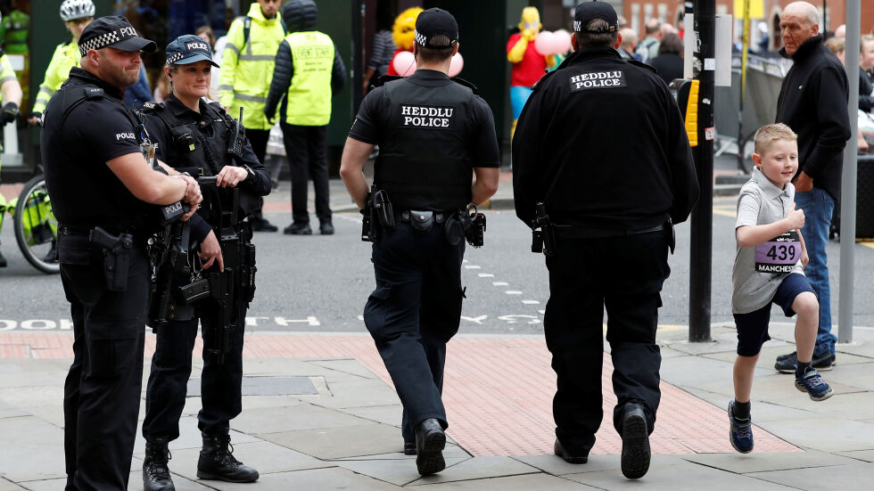 Полицията арестува 16-и човек, свързан с атентата в Манчестър
