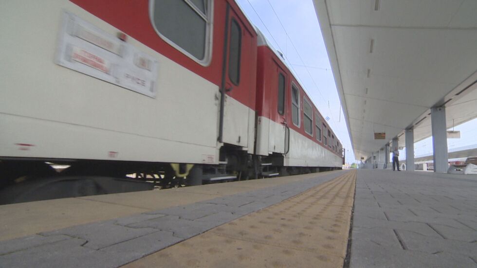 Авария спря движението на влакове между Кресна и Благоевград