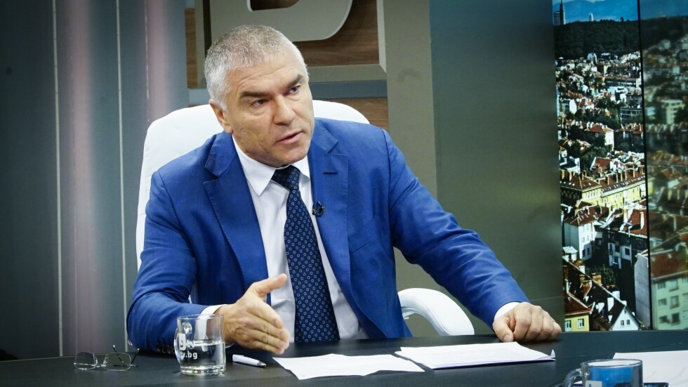 Марешки: Каракачанов преговаря с БСП и ДПС за следващото правителство